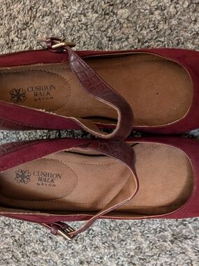 Avon Cushion Walk Burgundy Mary Jane Heels